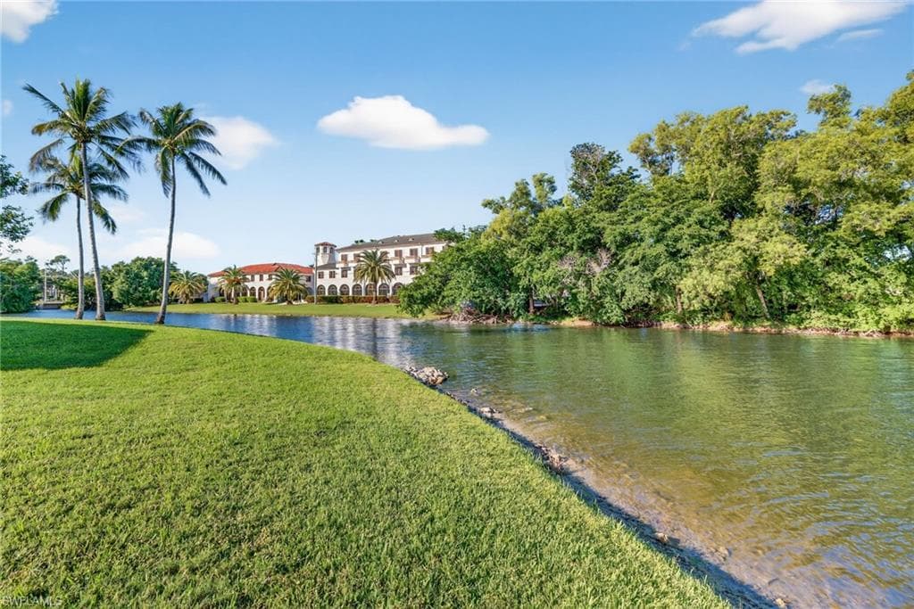 5490 Governors DR, FORT MYERS FL 33907-28