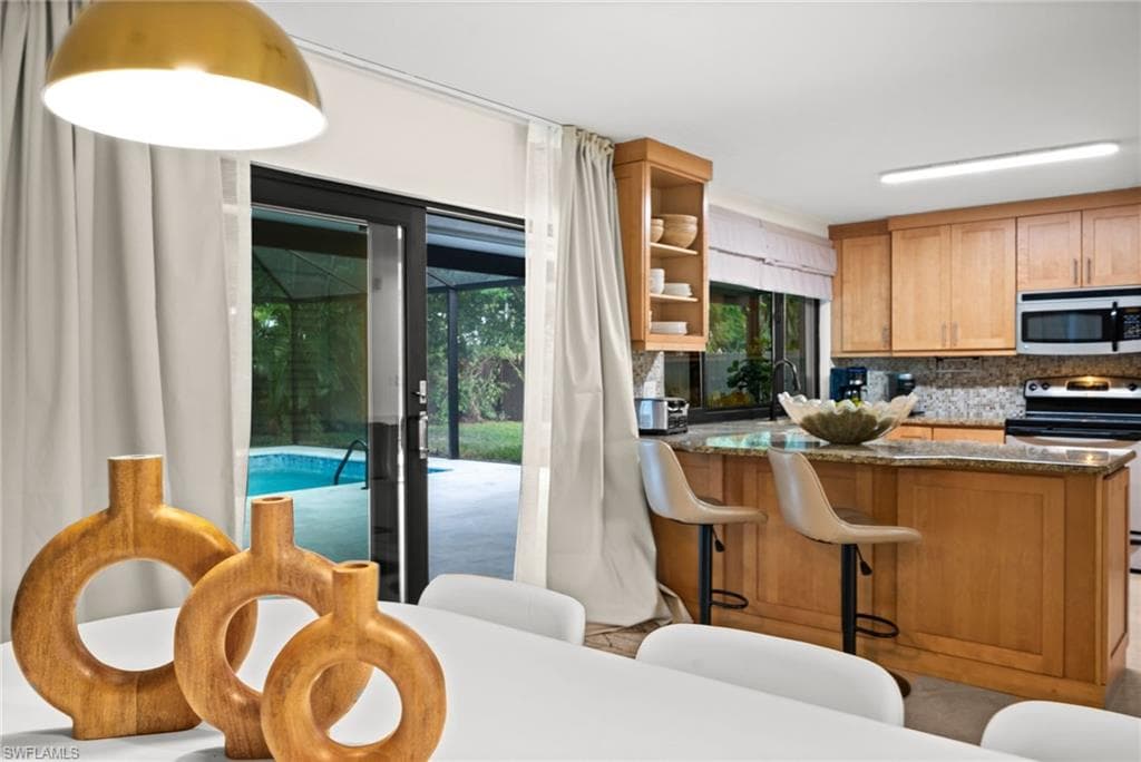 472 Palm River BLVD, NAPLES FL 34110-1