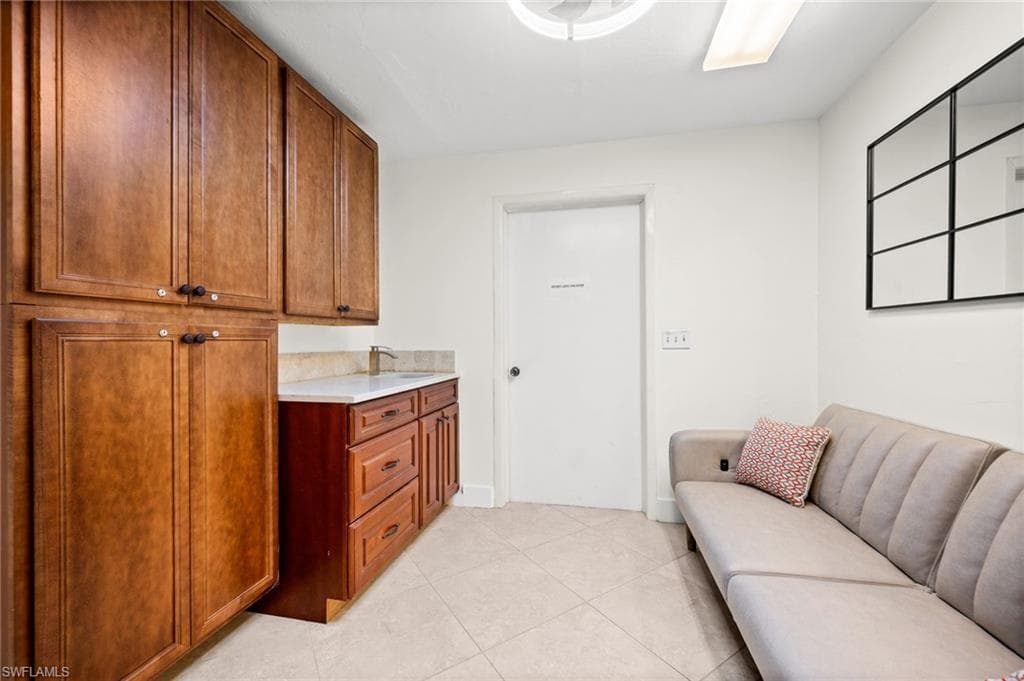 472 Palm River BLVD, NAPLES FL 34110-46