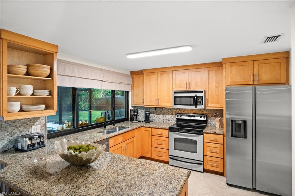 472 Palm River BLVD, NAPLES FL 34110-2