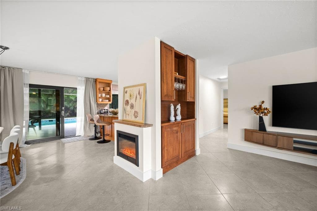 472 Palm River BLVD, NAPLES FL 34110-19