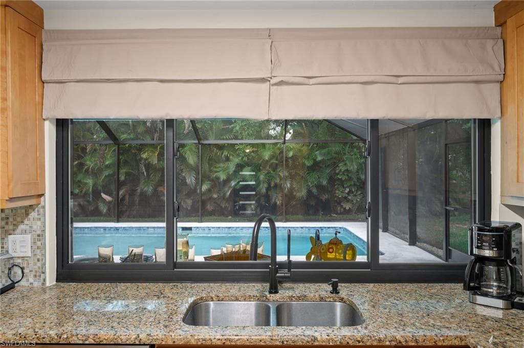 472 Palm River BLVD, NAPLES FL 34110-8