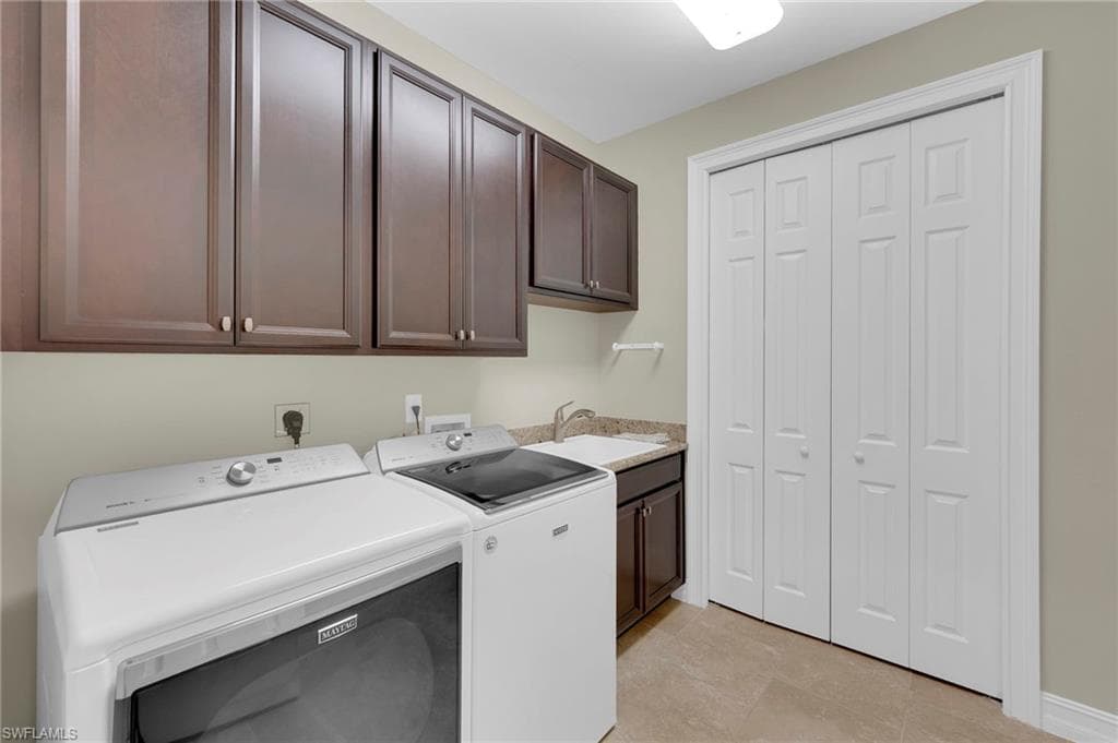 8720 Westwood Oaks PL, FORT MYERS FL 33908-34