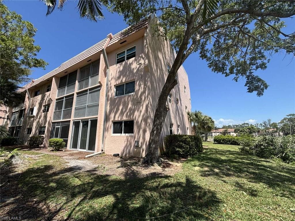 180 Turtle Lake CT # 101, NAPLES FL 34105-12