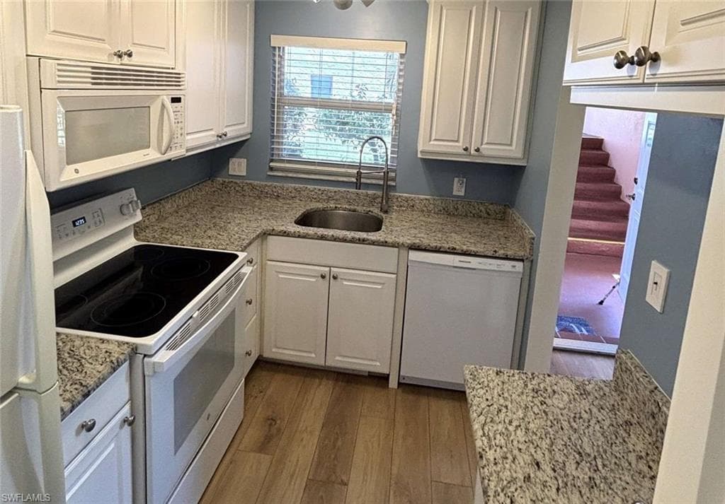 180 Turtle Lake CT # 101, NAPLES FL 34105-4