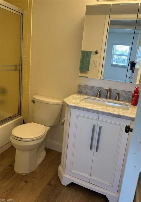 180 Turtle Lake CT # 101, NAPLES FL 34105-10