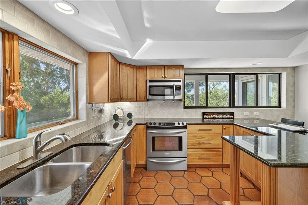 5307 Ladyfinger Lake RD, SANIBEL FL 33957-12