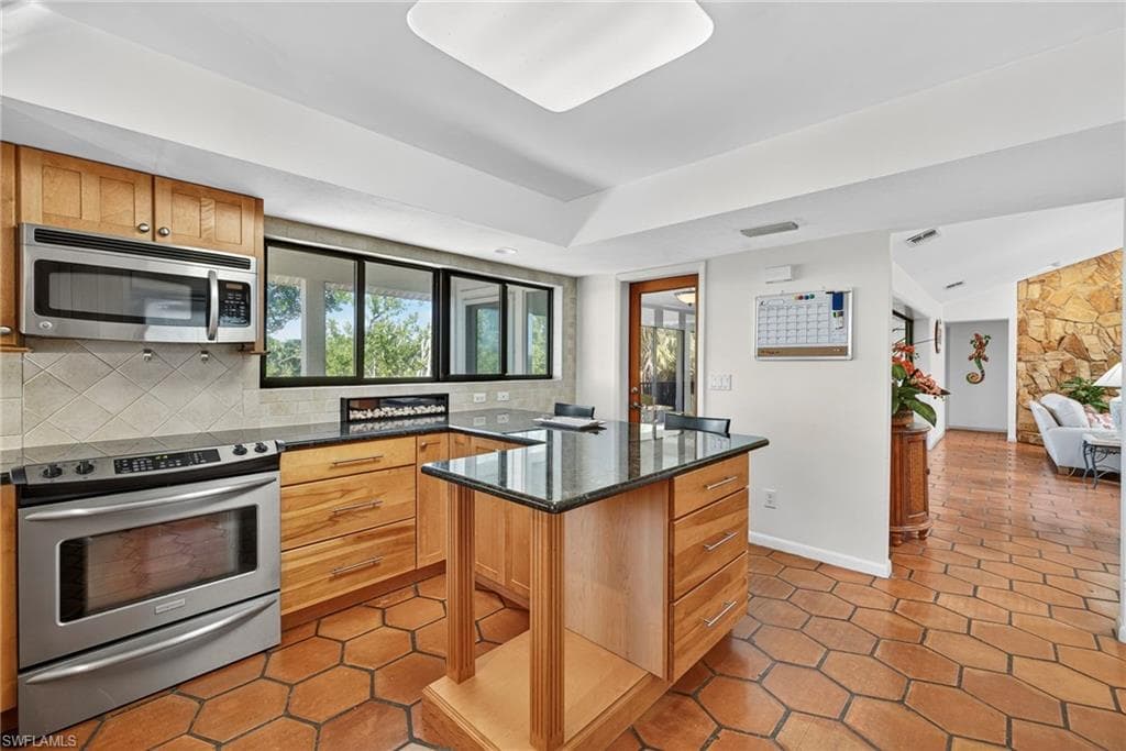 5307 Ladyfinger Lake RD, SANIBEL FL 33957-13