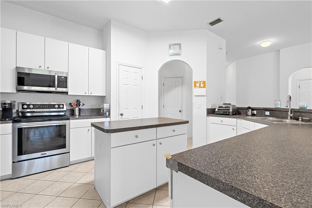 12715 Aston Oaks DR, FORT MYERS FL 33912-13
