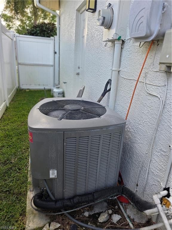 857 Summerfield DR, NAPLES FL 34120-23