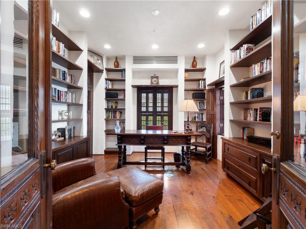 5844 Riverside LN, FORT MYERS FL 33919-23