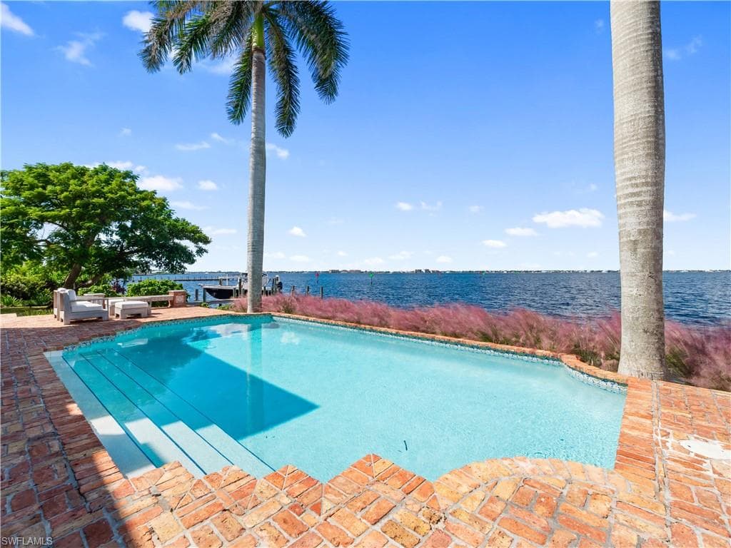 5844 Riverside LN, FORT MYERS FL 33919-30