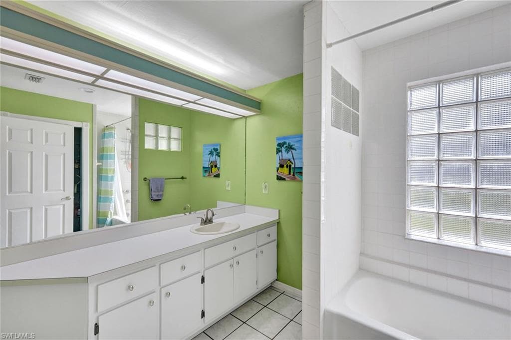 6910 Circle DR, FORT MYERS FL 33905-22
