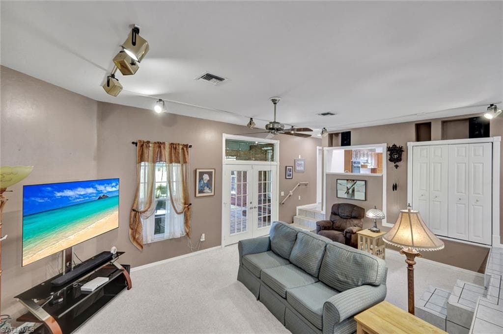 6910 Circle DR, FORT MYERS FL 33905-5