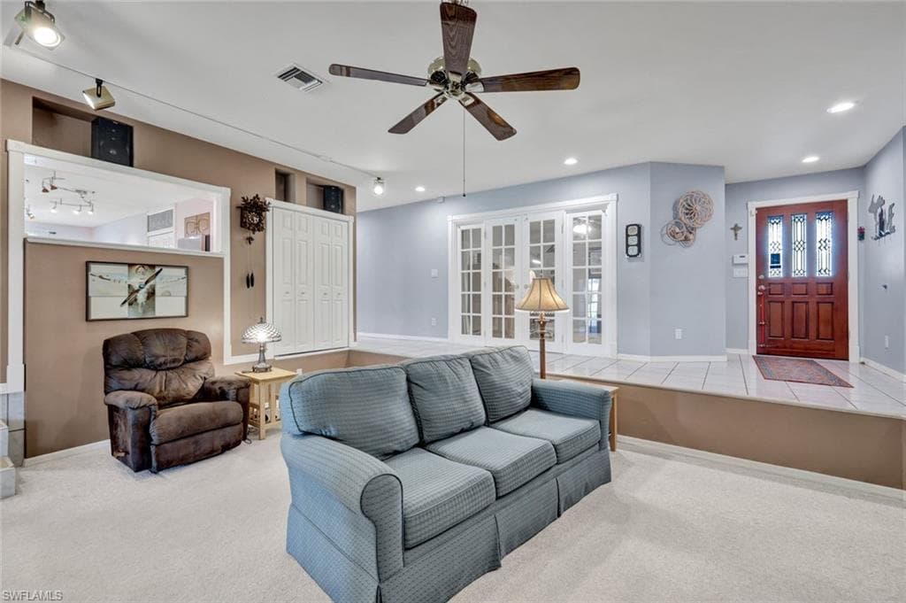 6910 Circle DR, FORT MYERS FL 33905-4