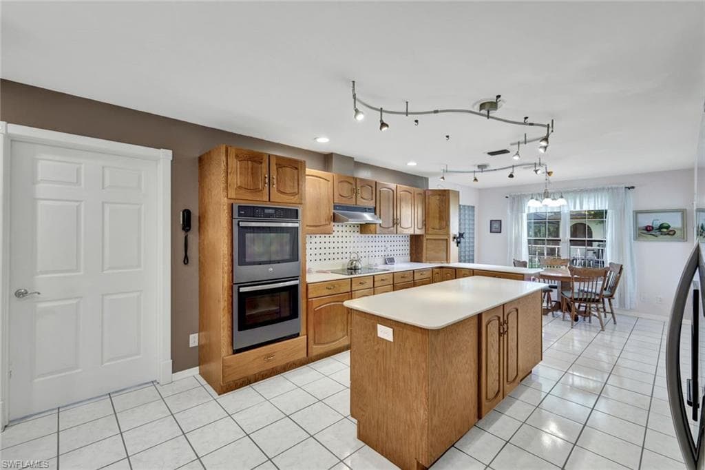 6910 Circle DR, FORT MYERS FL 33905-8