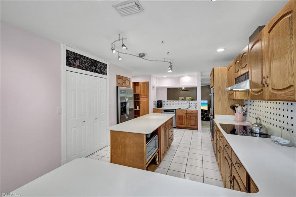6910 Circle DR, FORT MYERS FL 33905-10