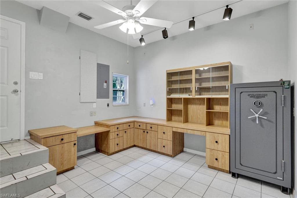 6910 Circle DR, FORT MYERS FL 33905-24