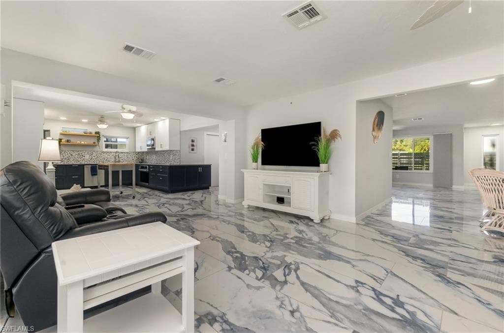 1661 Swan TER, NORTH FORT MYERS FL 33903-10