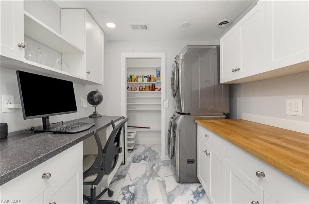 1661 Swan TER, NORTH FORT MYERS FL 33903-18