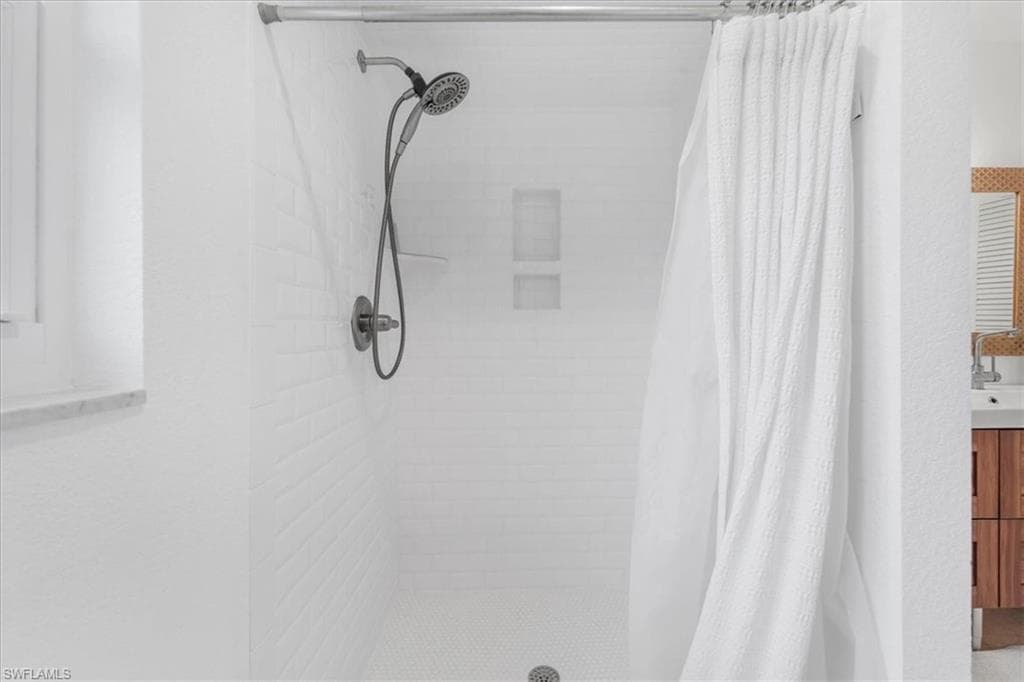 3908 SE 16th PL, CAPE CORAL FL 33904-22