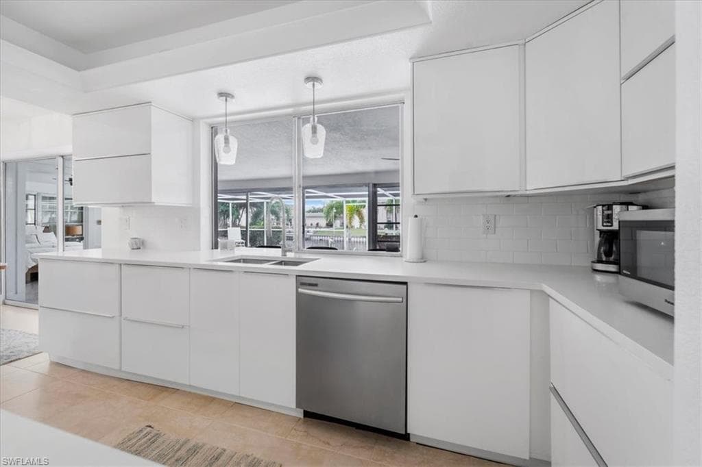 3908 SE 16th PL, CAPE CORAL FL 33904-14