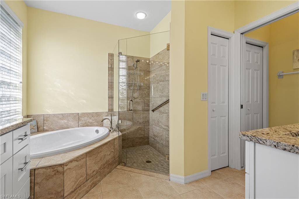 3569 Malagrotta CIR, CAPE CORAL FL 33909-19