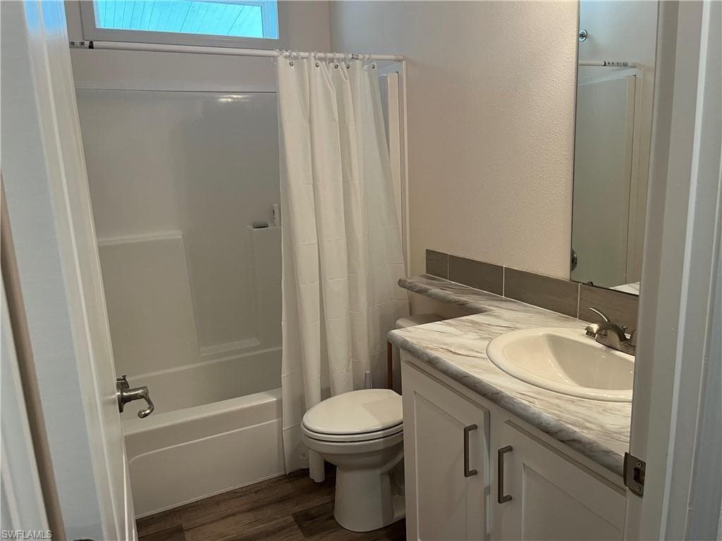 240 Ocean Reef LN, NAPLES FL 34114-5
