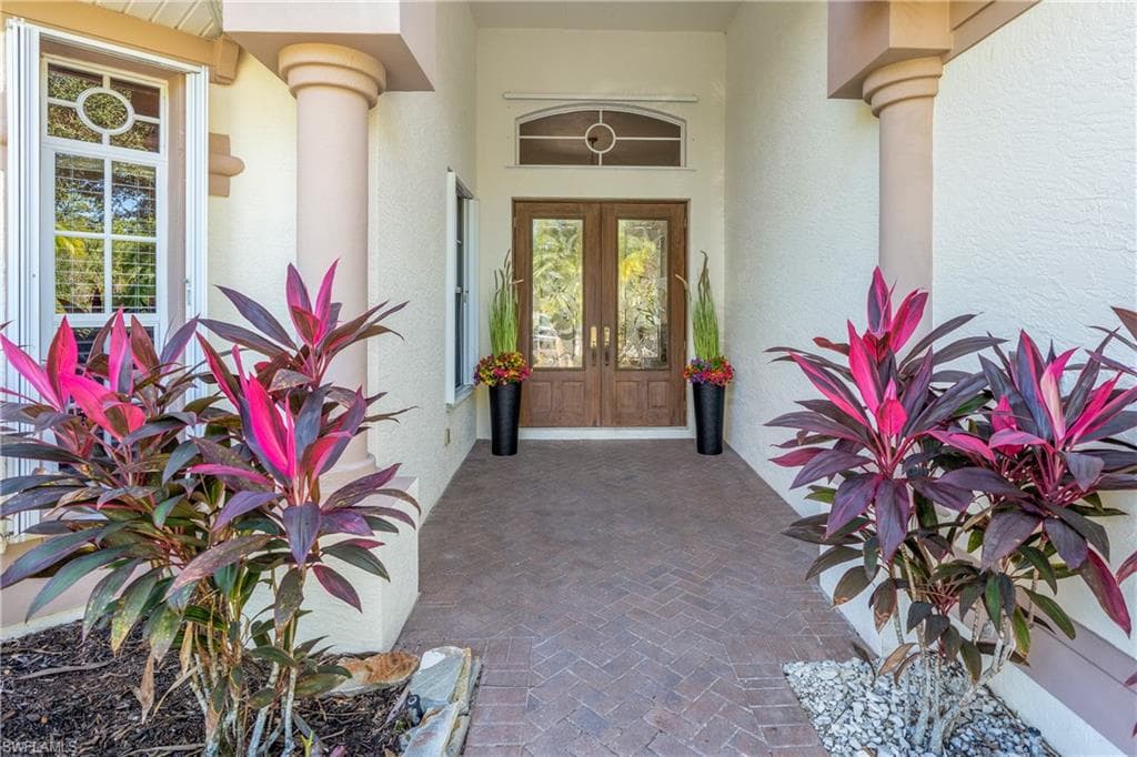 4923 Cerromar DR, NAPLES FL 34112-2