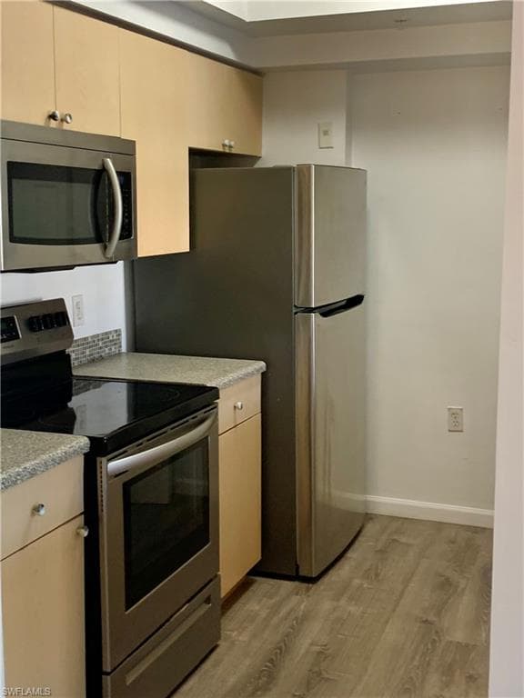 1235 Reserve WAY # 203, NAPLES FL 34105-5