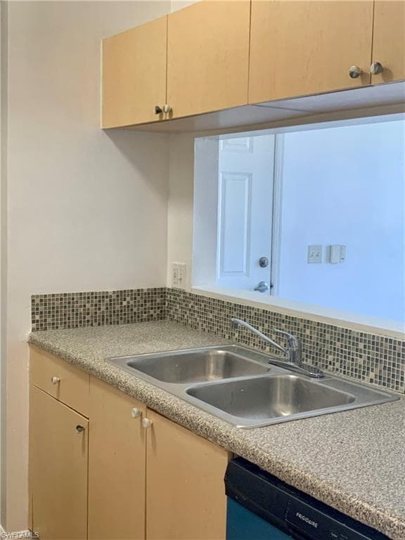 1235 Reserve WAY # 203, NAPLES FL 34105-6