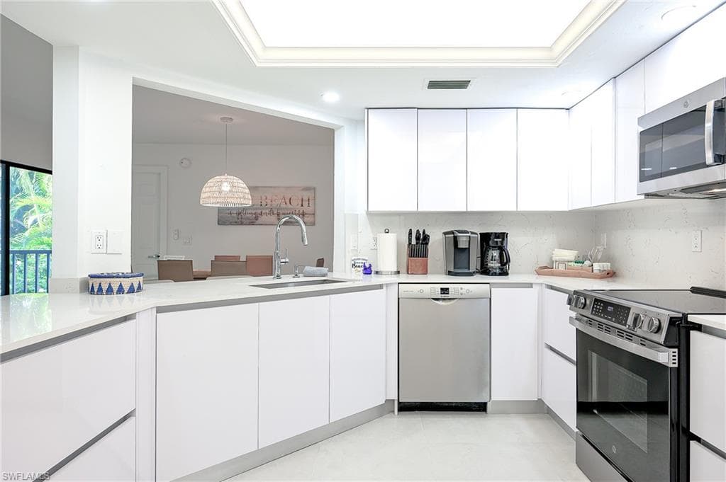 592 Beachwalk CIR # N202, NAPLES FL 34108-1