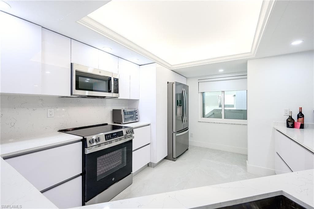 592 Beachwalk CIR # N202, NAPLES FL 34108-2