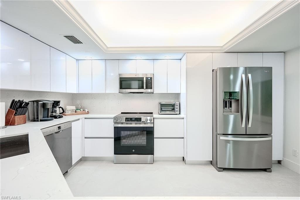 592 Beachwalk CIR # N202, NAPLES FL 34108-4