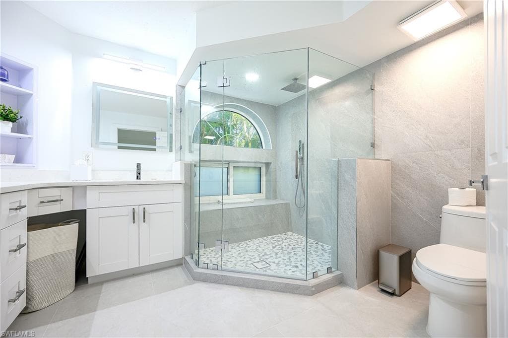 592 Beachwalk CIR # N202, NAPLES FL 34108-13