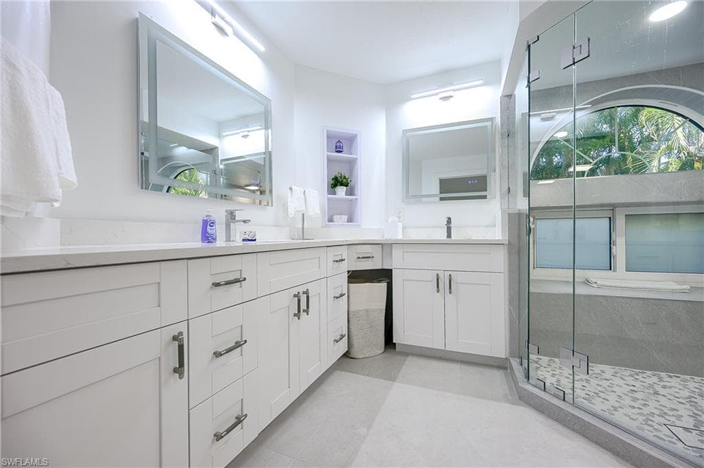 592 Beachwalk CIR # N202, NAPLES FL 34108-14