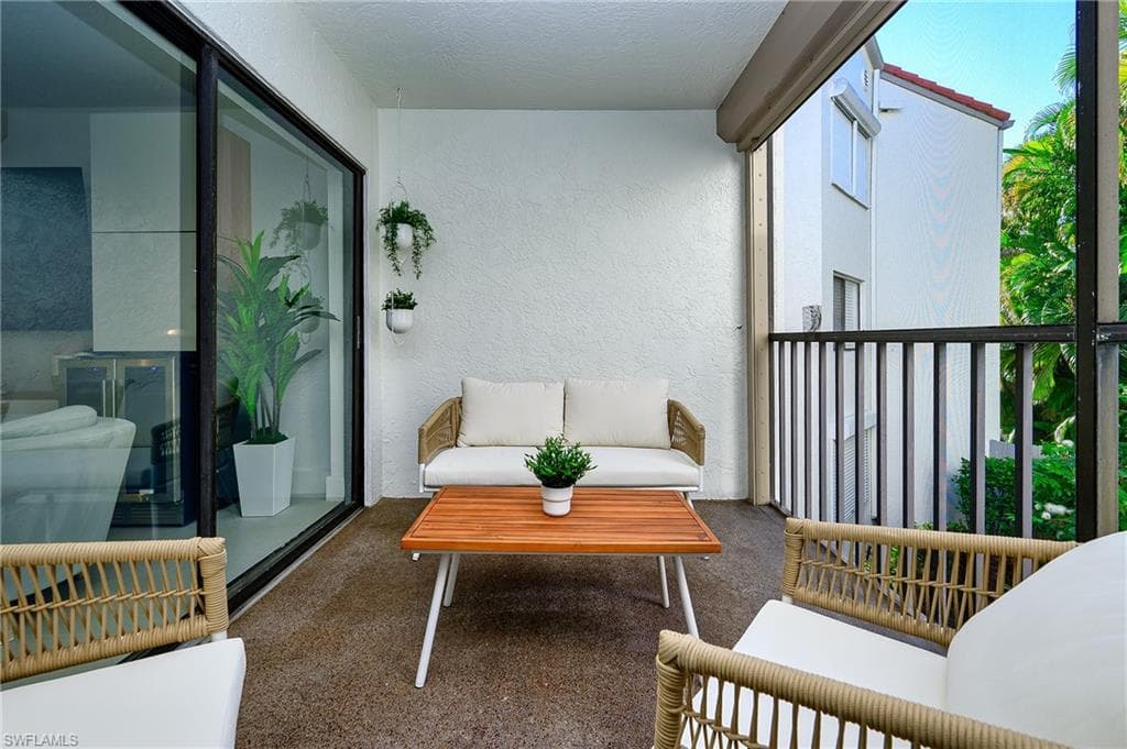 592 Beachwalk CIR # N202, NAPLES FL 34108-10