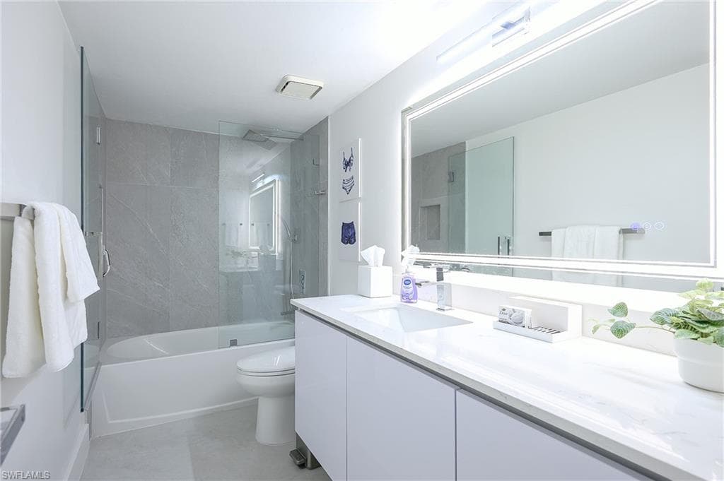 592 Beachwalk CIR # N202, NAPLES FL 34108-18