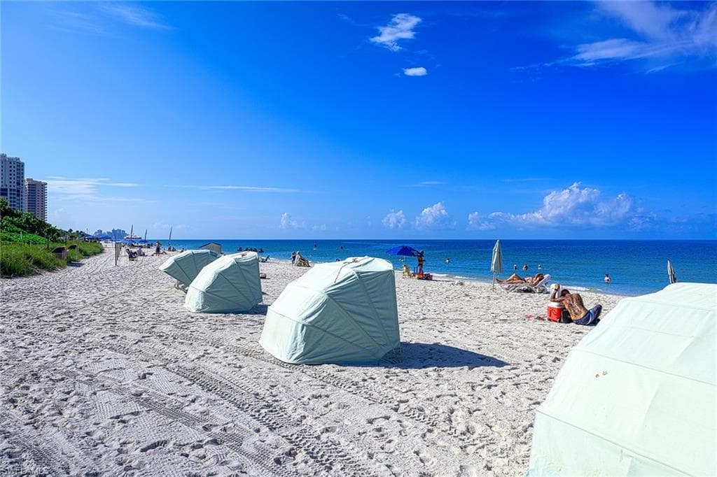 592 Beachwalk CIR # N202, NAPLES FL 34108-34