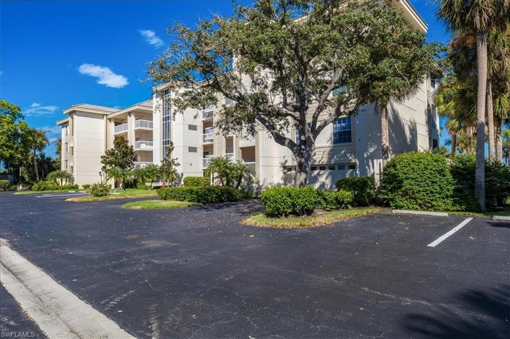 4130 Bayhead DR # 301, BONITA SPRINGS FL 34134-30