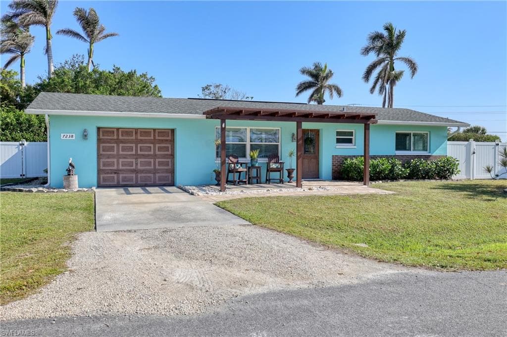 7238 Emily DR, FORT MYERS FL 33908-40