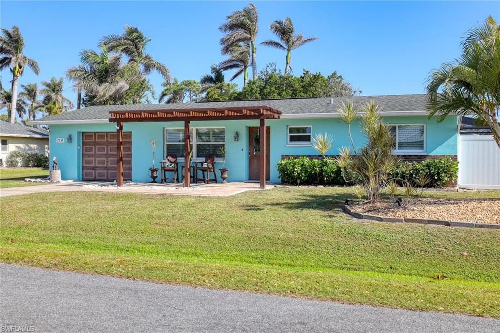 7238 Emily DR, FORT MYERS FL 33908-39