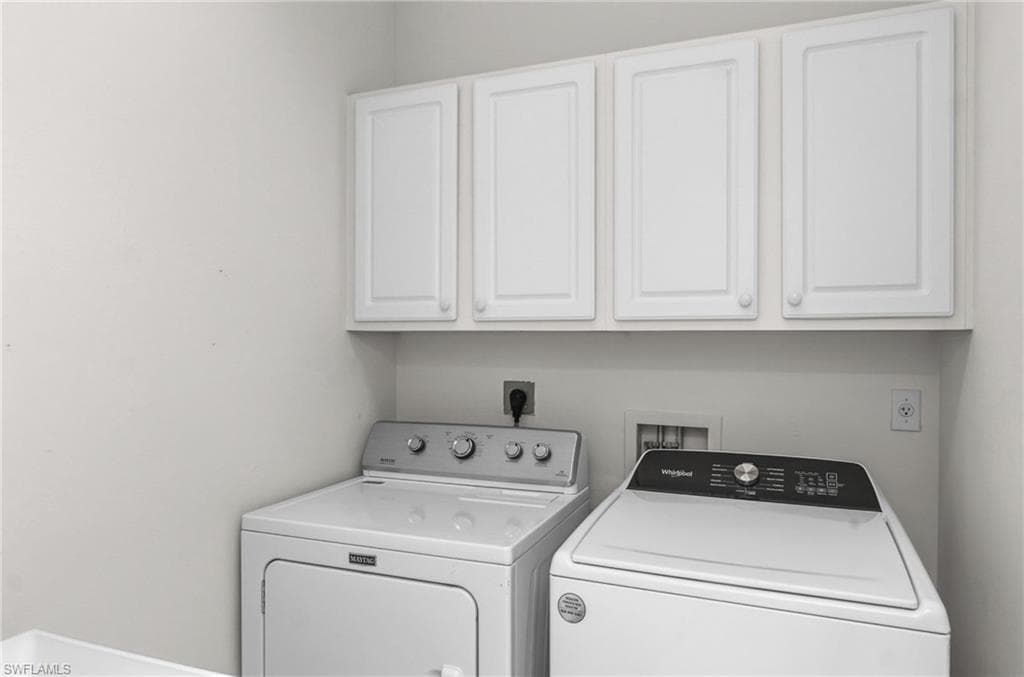 8917 Cranes Nest CT, FORT MYERS FL 33908-13