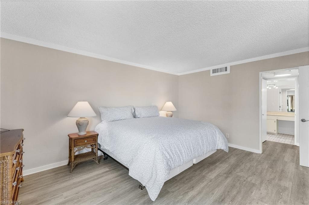 2777 W Gulf DR # 104, SANIBEL FL 33957-19