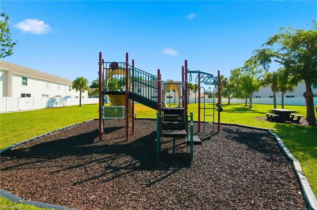 3009 Palmetto Oak DR # 104, FORT MYERS FL 33916-43