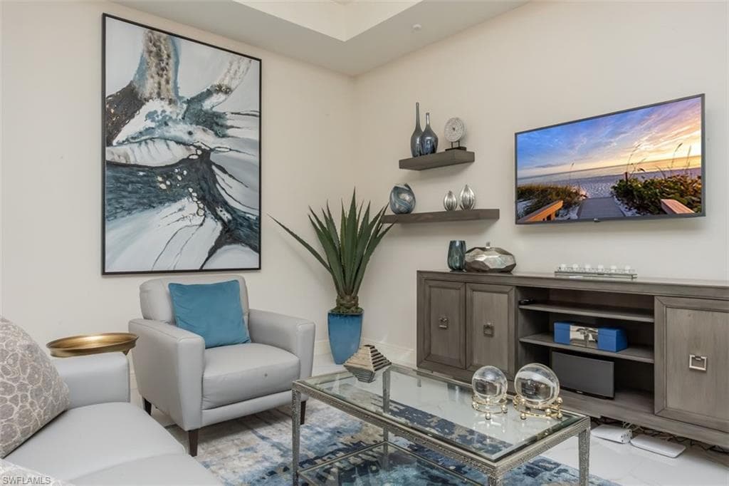 605 El Camino Real # 102, NAPLES FL 34119-1