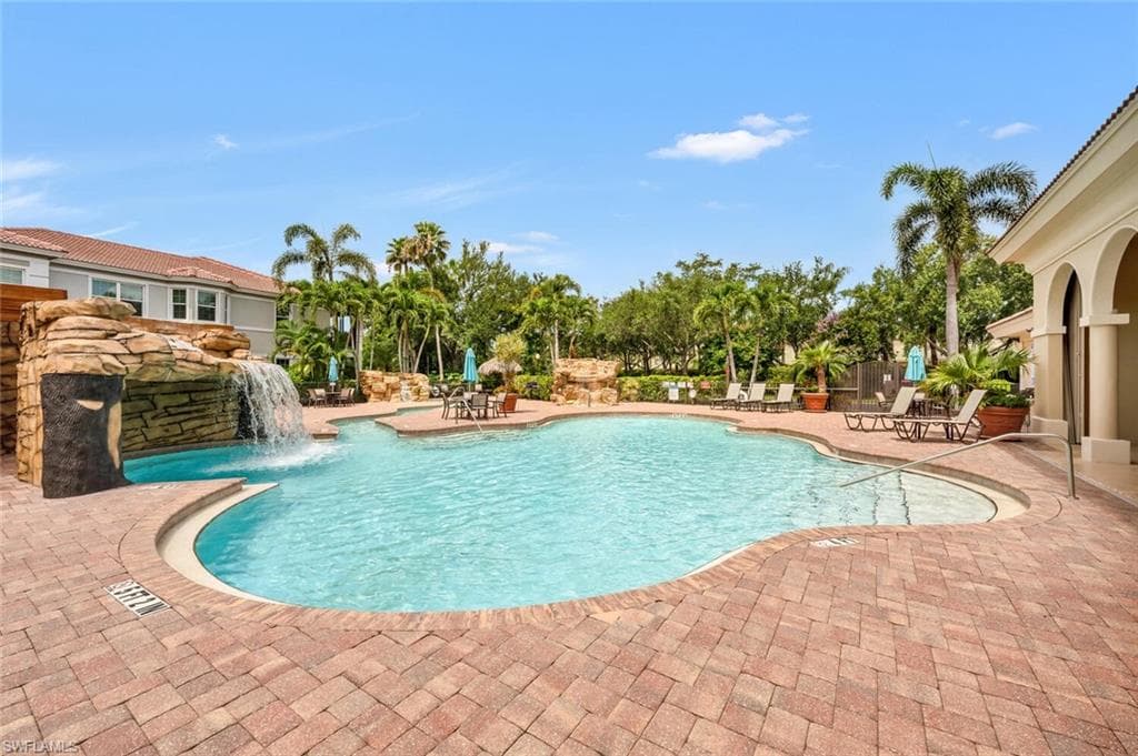 605 El Camino Real # 102, NAPLES FL 34119-18
