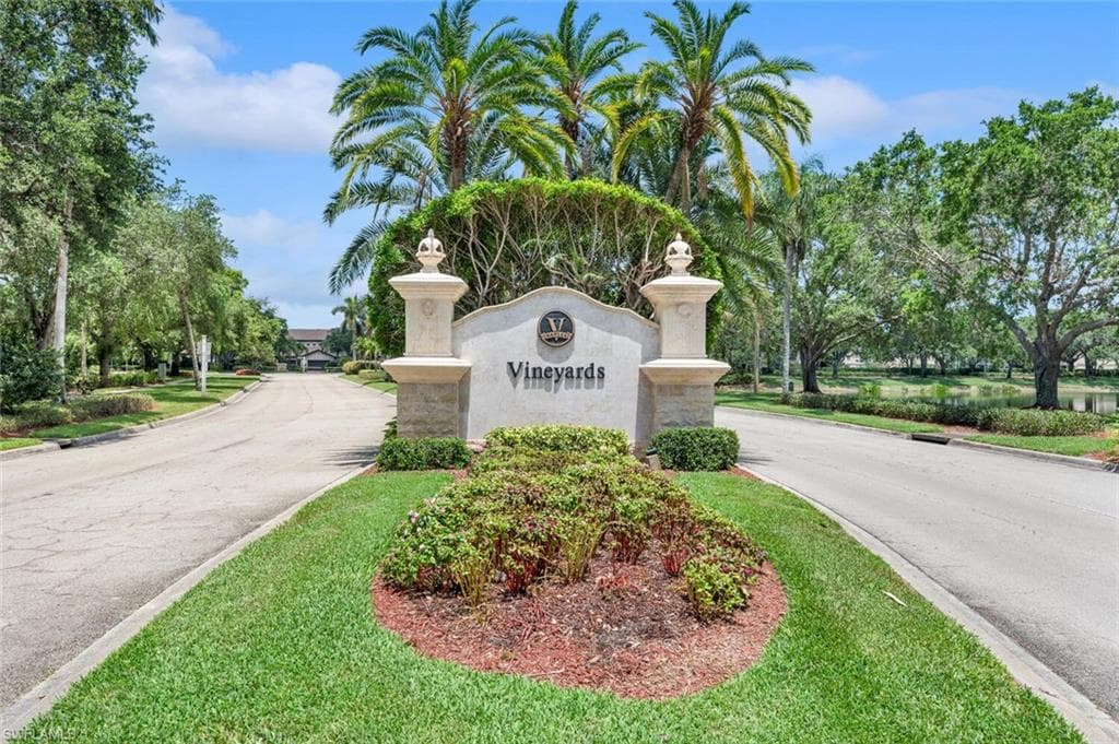 605 El Camino Real # 102, NAPLES FL 34119-20