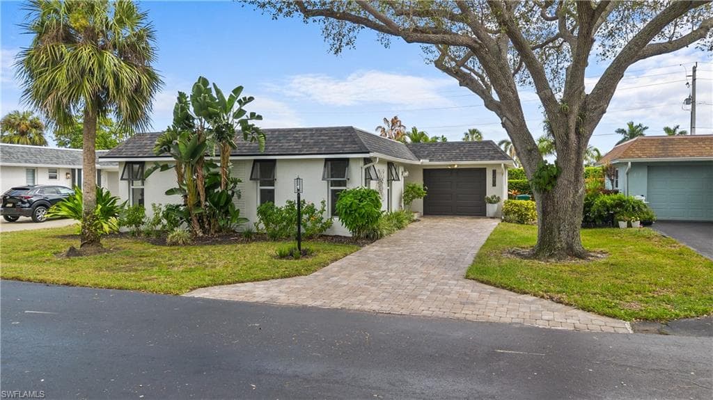 260 Lanchester CT # 36, NAPLES FL 34112-1