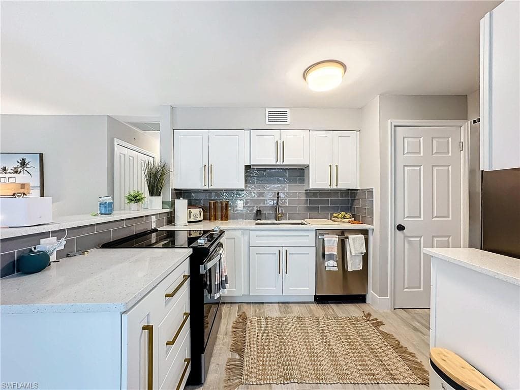 9 Knights Bridge RD # 30, NAPLES FL 34112-23